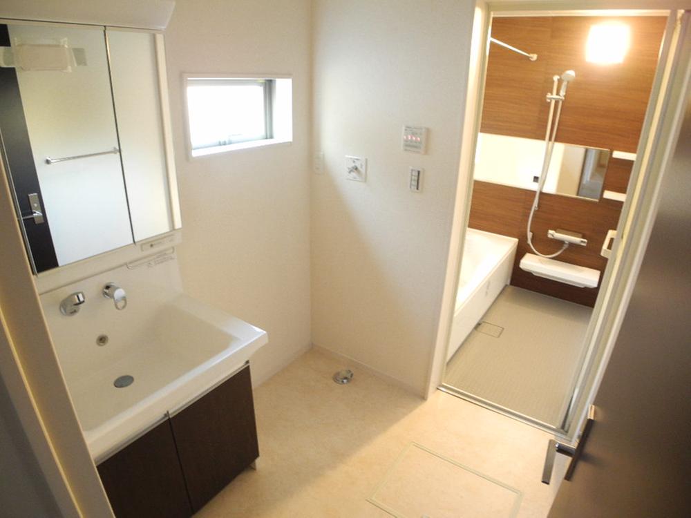 Wash basin, toilet. Indoor (12 May 2013) Shooting