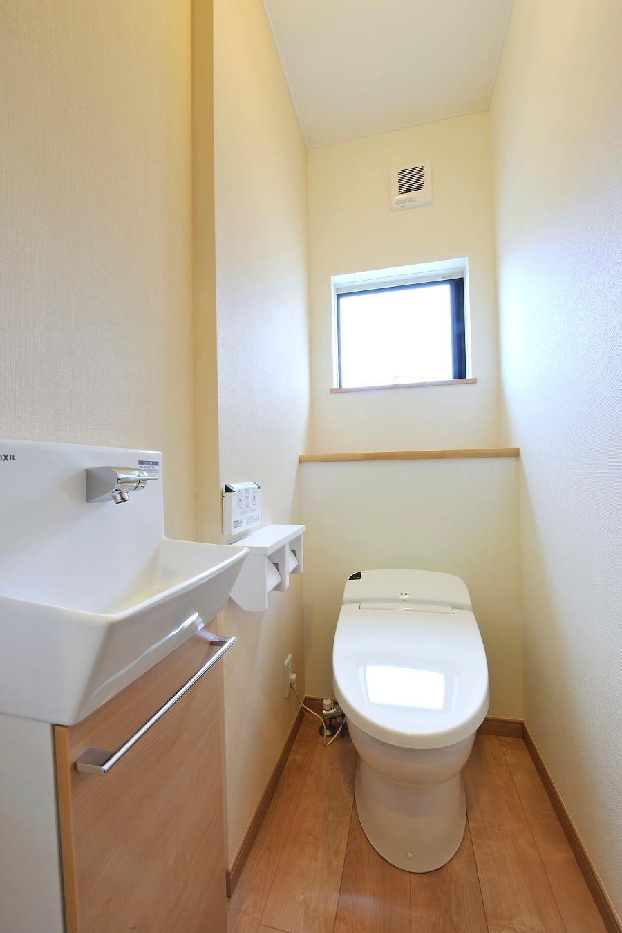 Toilet. Indoor (12 May 2013) Shooting