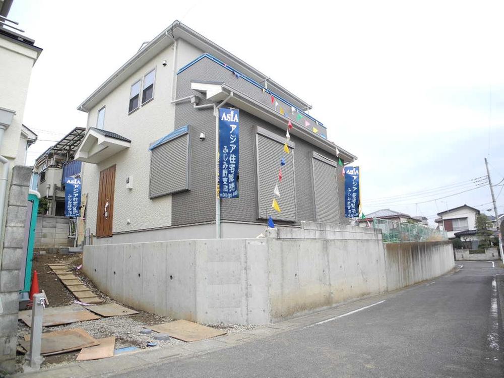 Local photos, including front road. Local (12 May 2013) Shooting