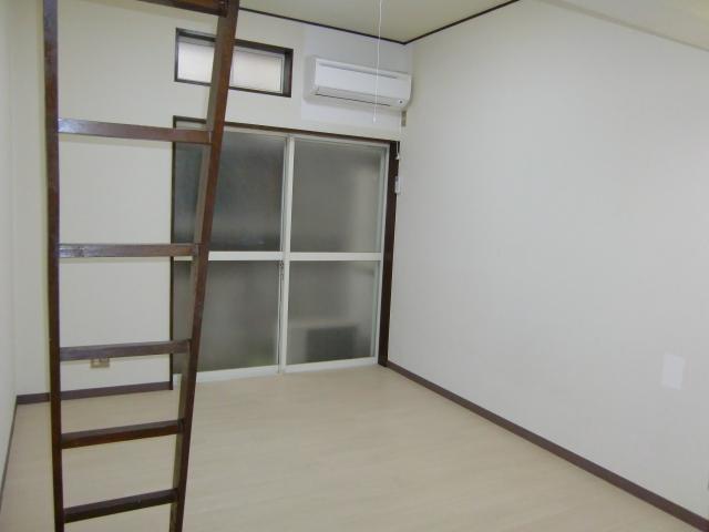 Living and room. Room (air-conditioned)