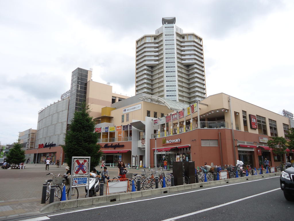 Shopping centre. Kokone Kamifukuoka until the (shopping center) 875m