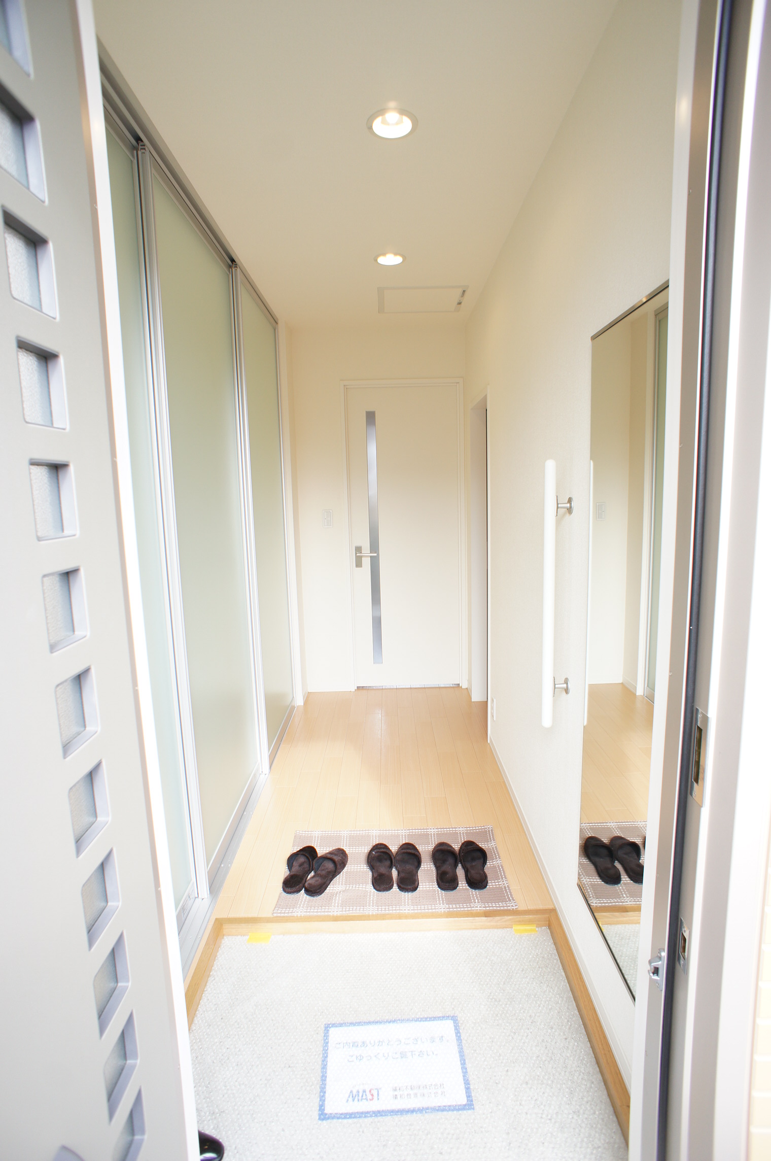 Entrance. There are systemic mirror!