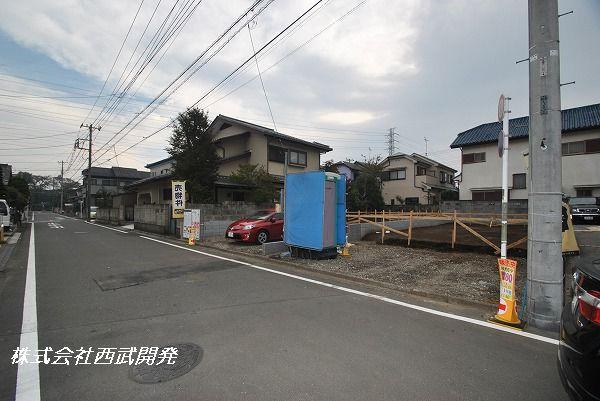 Local photos, including front road. Local (11 May 2013) Shooting