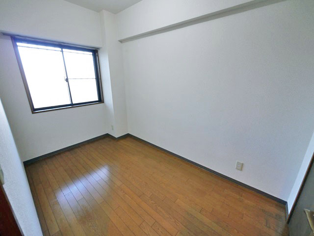 Other room space. Western-style 3.8 Pledge