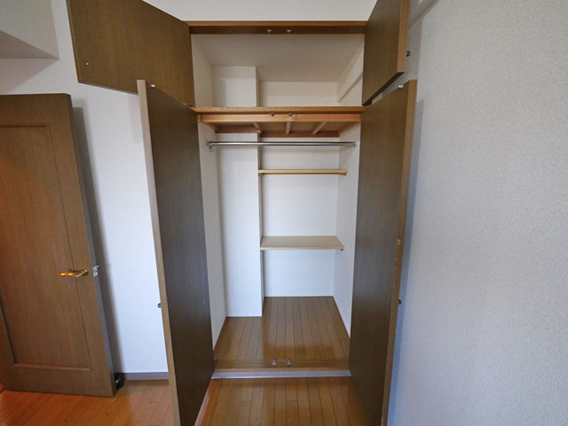 Receipt. Western-style closet