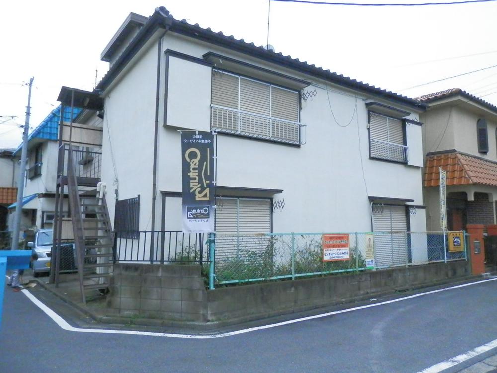 Local photos, including front road. Local (10 May 2013) Shooting