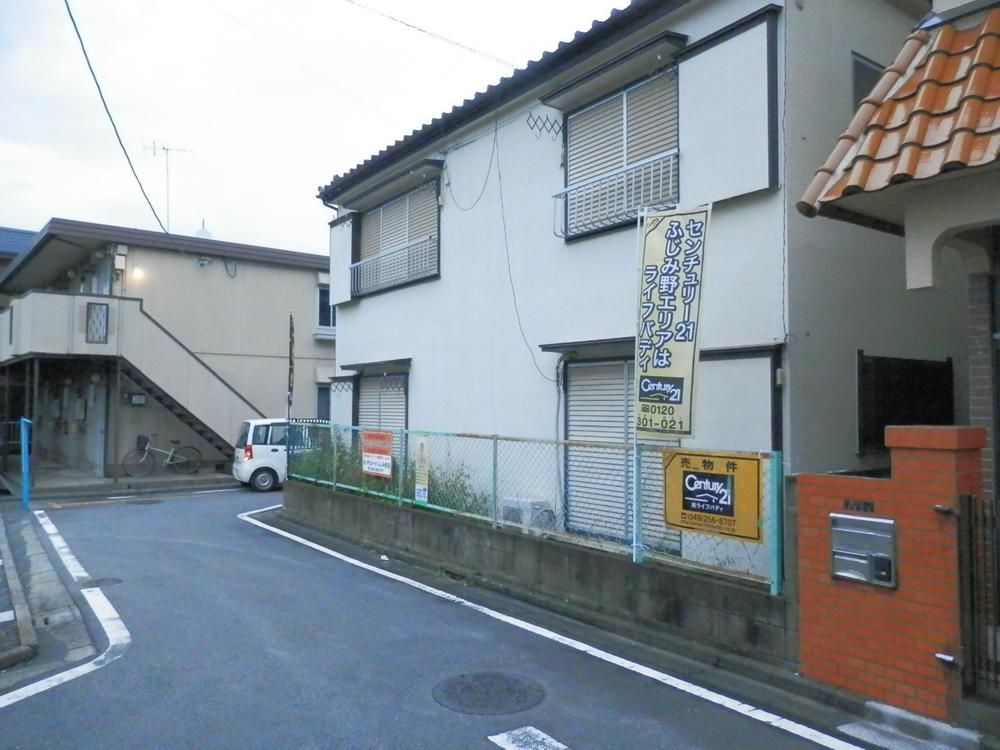 Local photos, including front road. Local (10 May 2013) Shooting