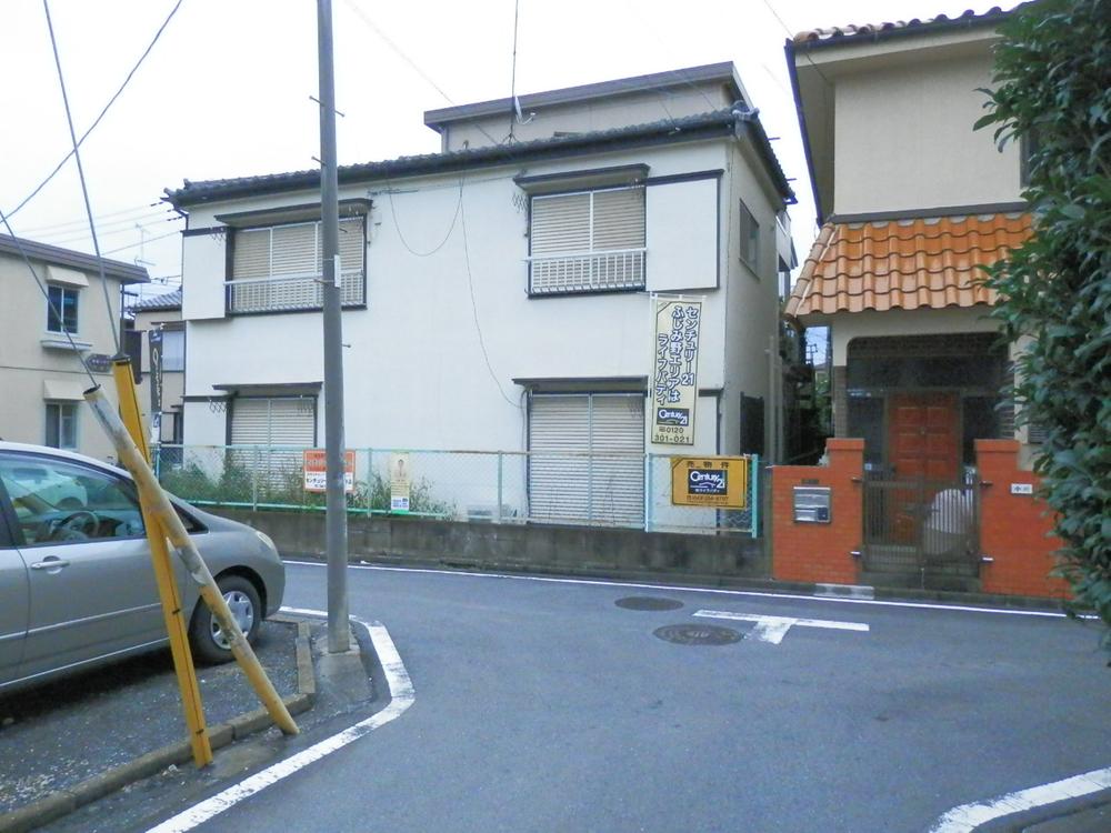 Local photos, including front road. Local (10 May 2013) Shooting