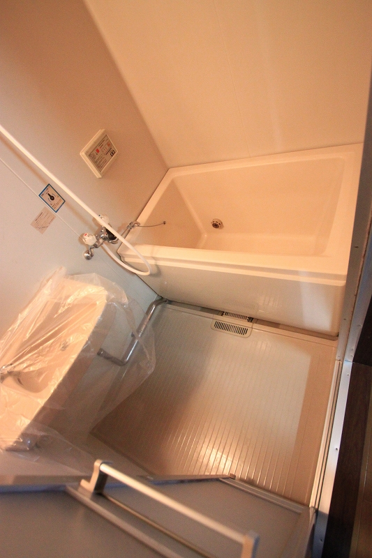 Bath. ■ Same apartment It is similar to photo