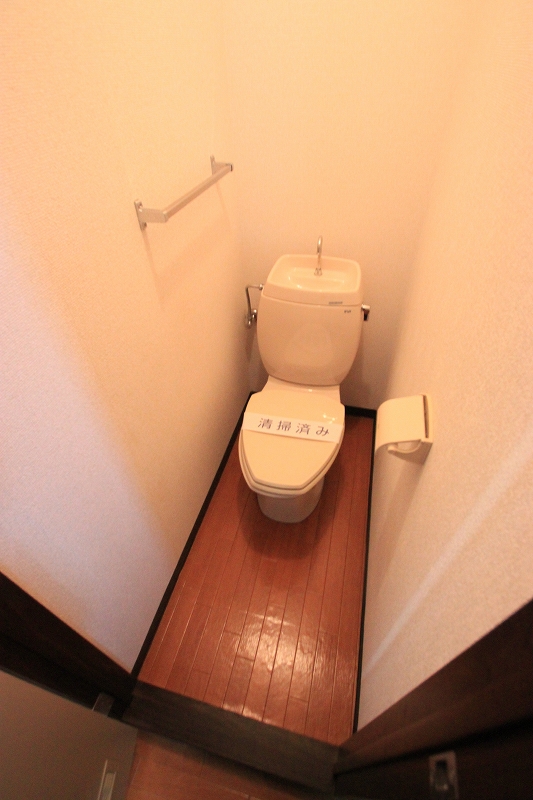Toilet. ■ Same apartment It is similar to photo