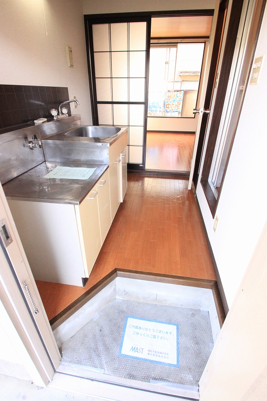 Entrance. ■ Same apartment It is similar to photo