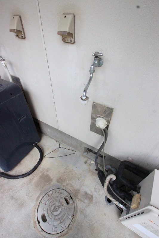 Washroom. ☆ Washing machine will be installed in the hallway