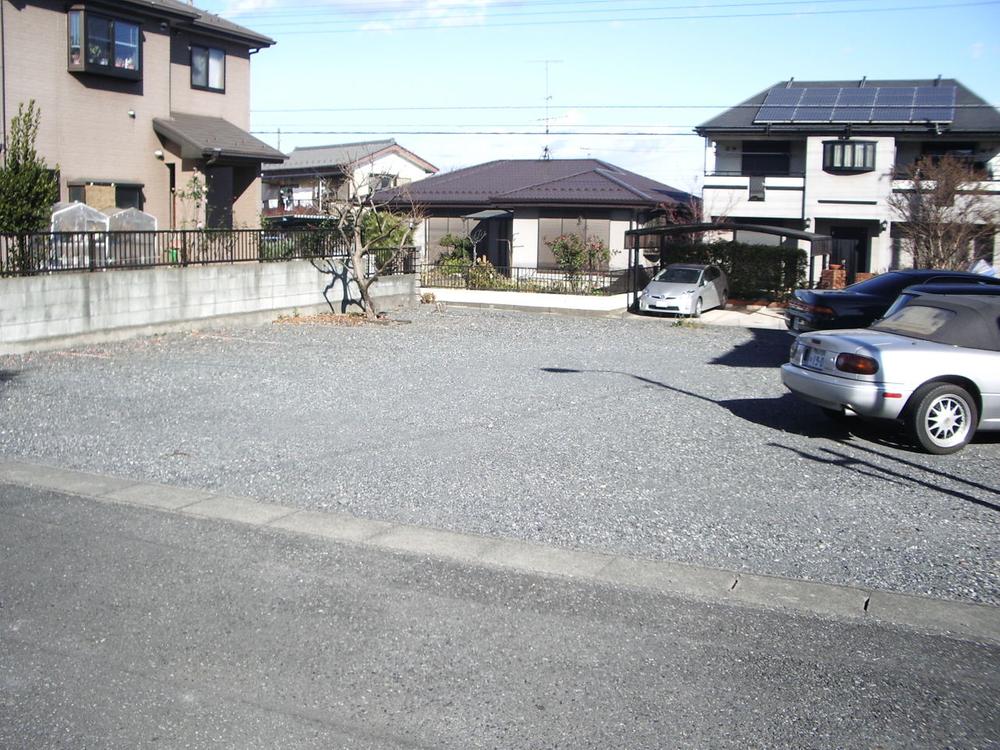 Local photos, including front road. Local (12 May 2011) Shooting