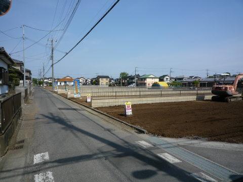 Local photos, including front road. South road is also safe to be fewer child-rearing traffic volume in the life road