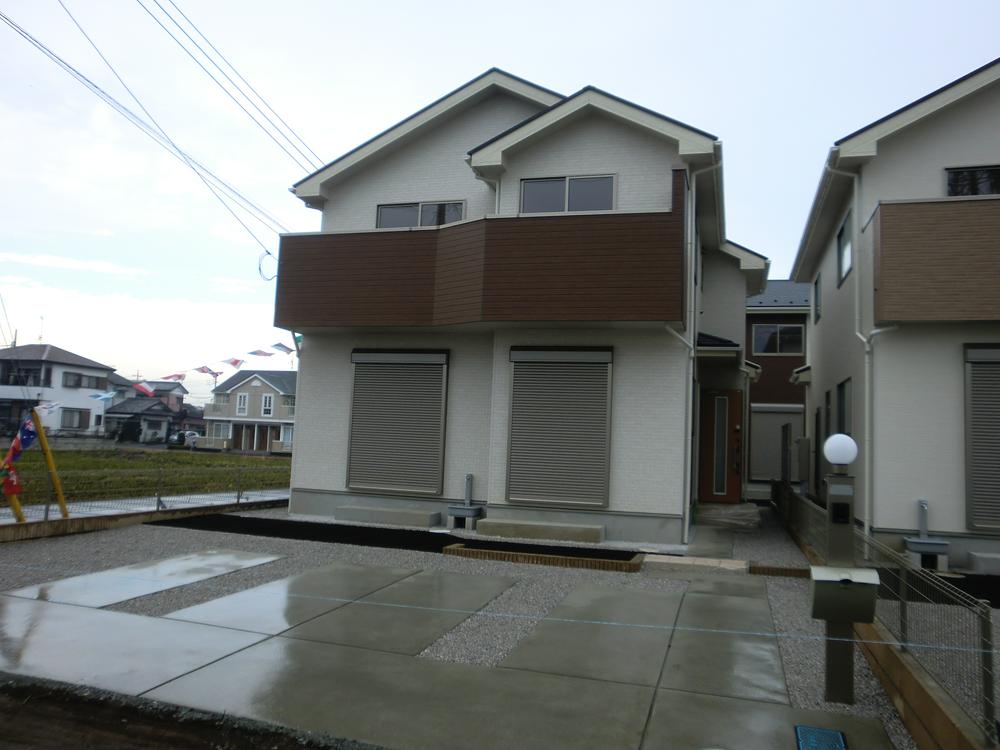 Local appearance photo. Local (11 May 2013) Shooting