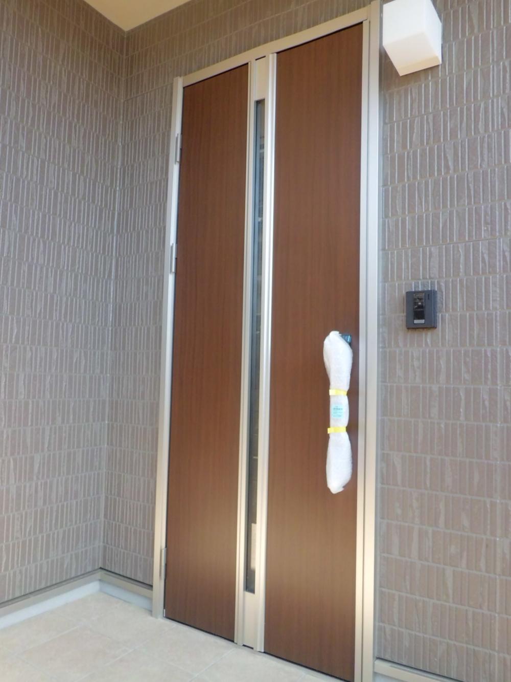 Entrance.  [Building 2 entrance] Card key with, Adopted desorption thumb with high crime prevention sickle Tablets (10 May 2013) Shooting