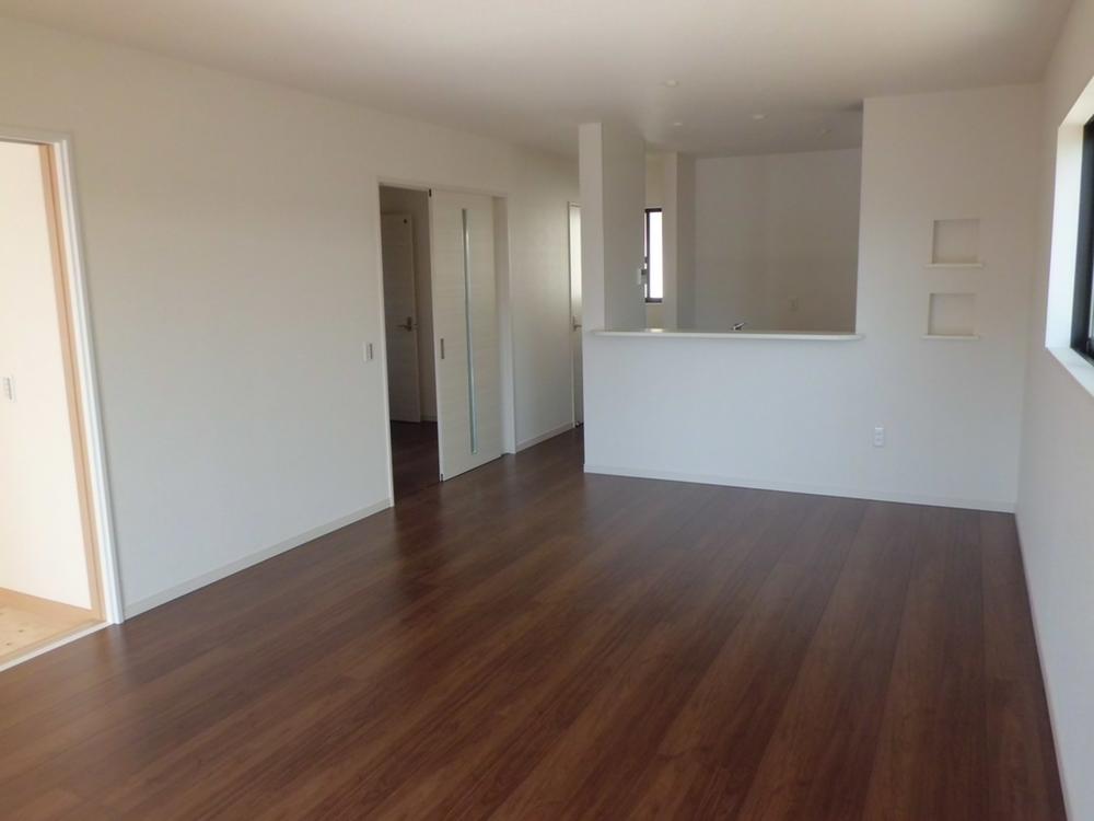 Living.  [Building 2] Floor produce a sense of luxury of dark Blanc (October 2013) Shooting