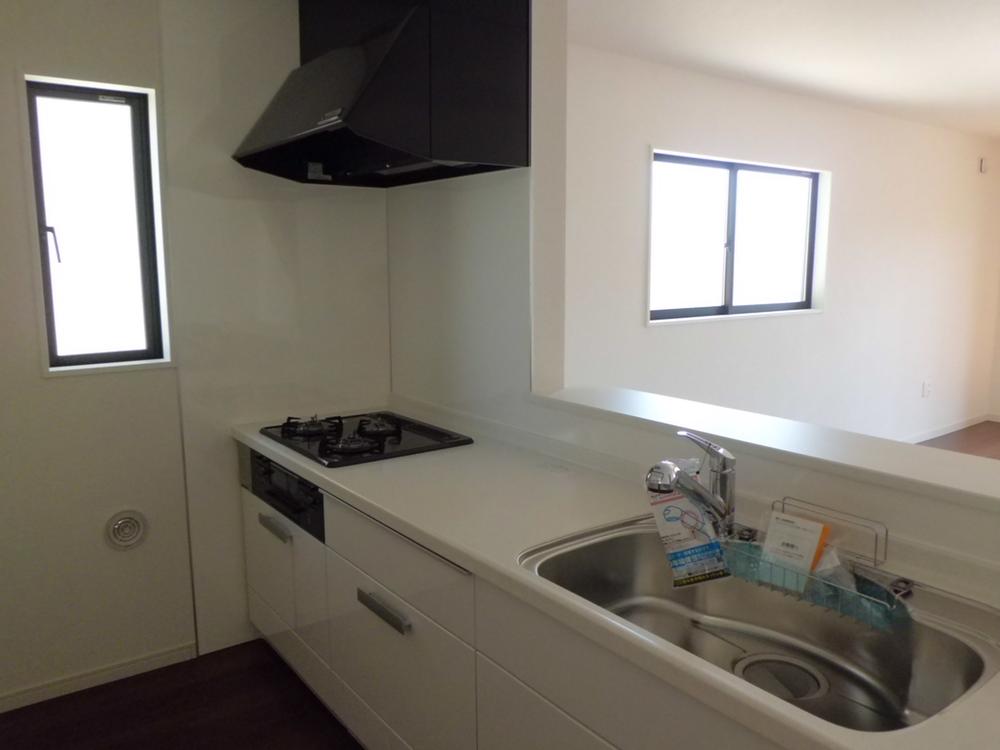 Kitchen.  [Building 2] Functional system kitchen with water purifier (October 2013) Shooting