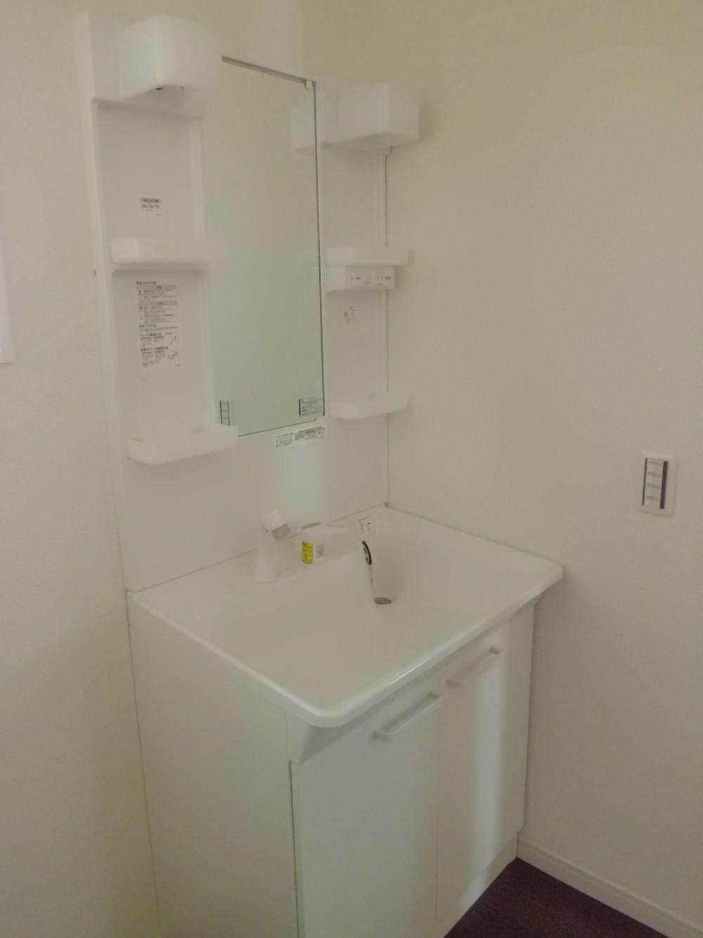 Wash basin, toilet.  [Building 2] In a wide bowl and elevating water faucet, Shampooing easier (October 2013) Shooting