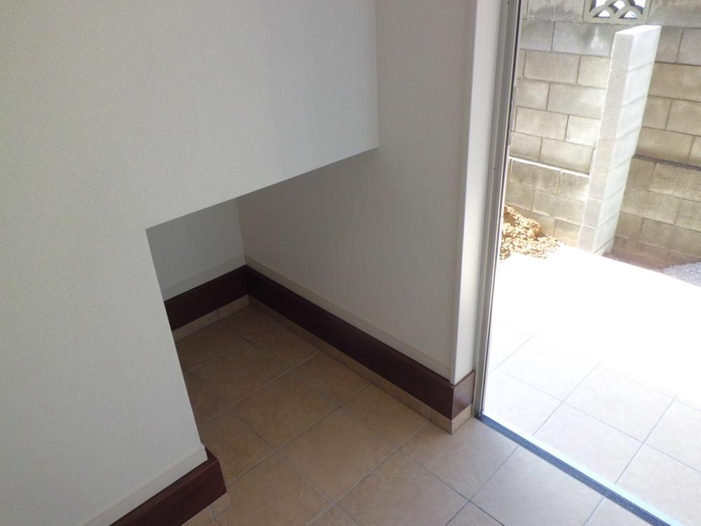 Entrance.  [Building 2] Do not miss the entrance storage! (October 2013) Shooting