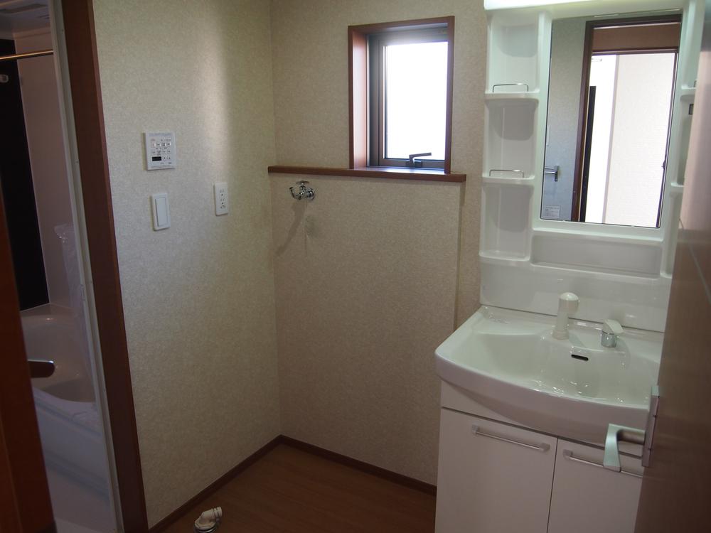 Wash basin, toilet. This basin