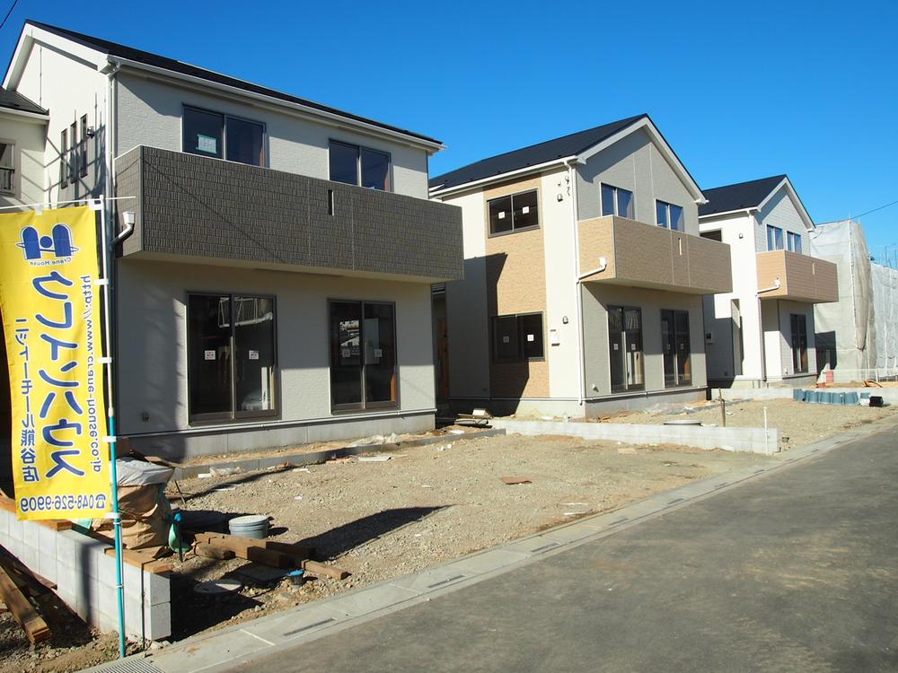 Local photos, including front road. Local is a photo. 