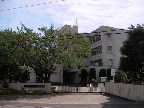 Primary school. 392m to Fukaya Municipal Kamishiba Higashi elementary school (elementary school)