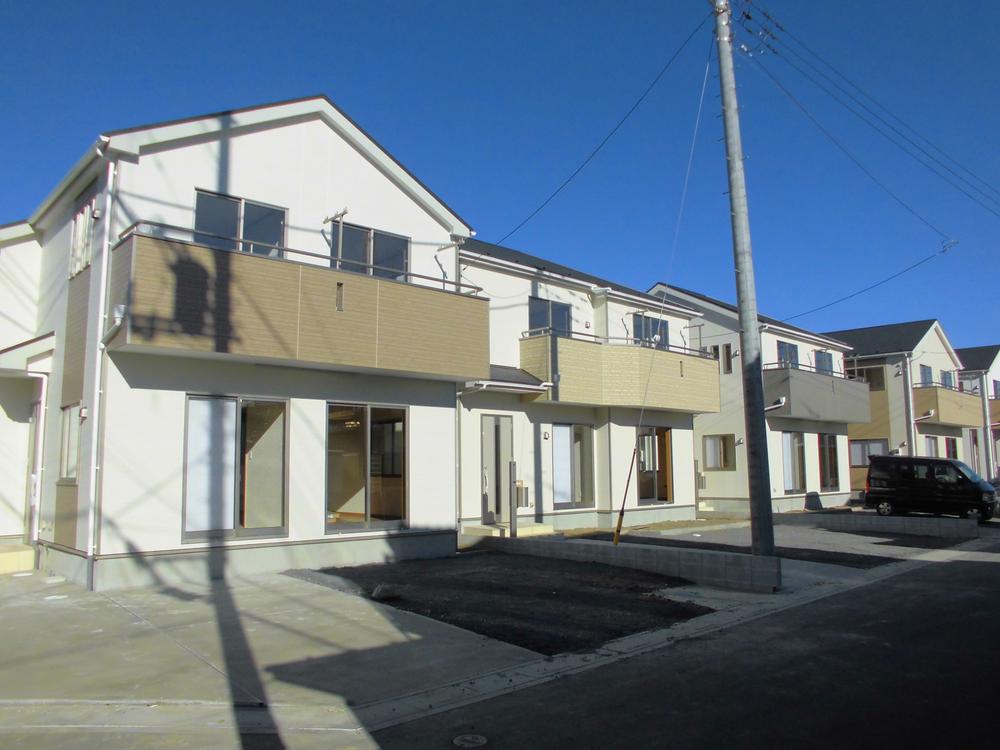 Local photos, including front road. Local (12 May 2013) Shooting