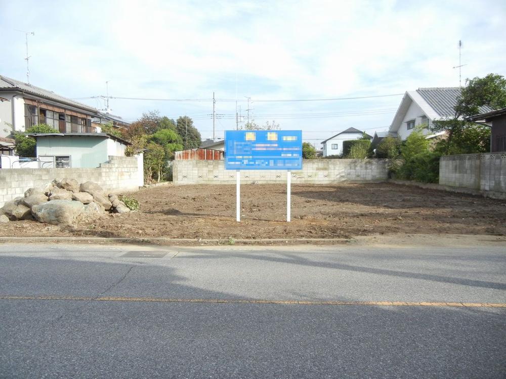 Local land photo. We are in contact 4m to 8m public roads. 