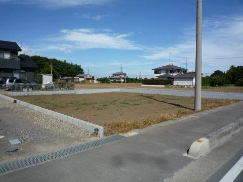 Local land photo. A quiet residential area