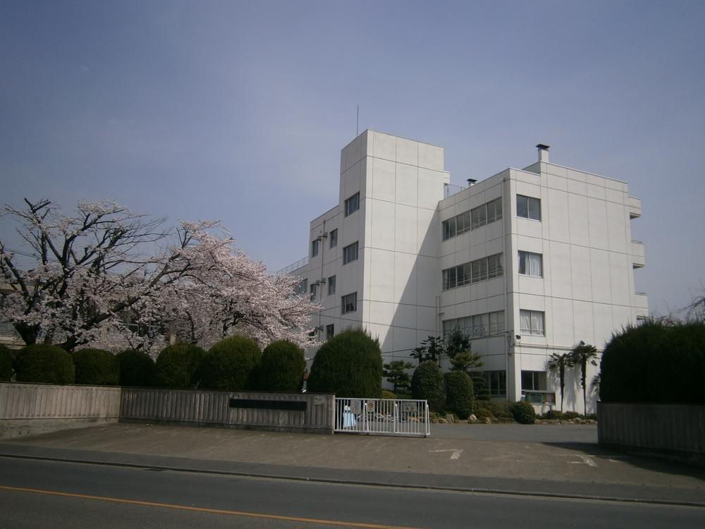Primary school. Fukaya Kamishiba elementary school 12 mins