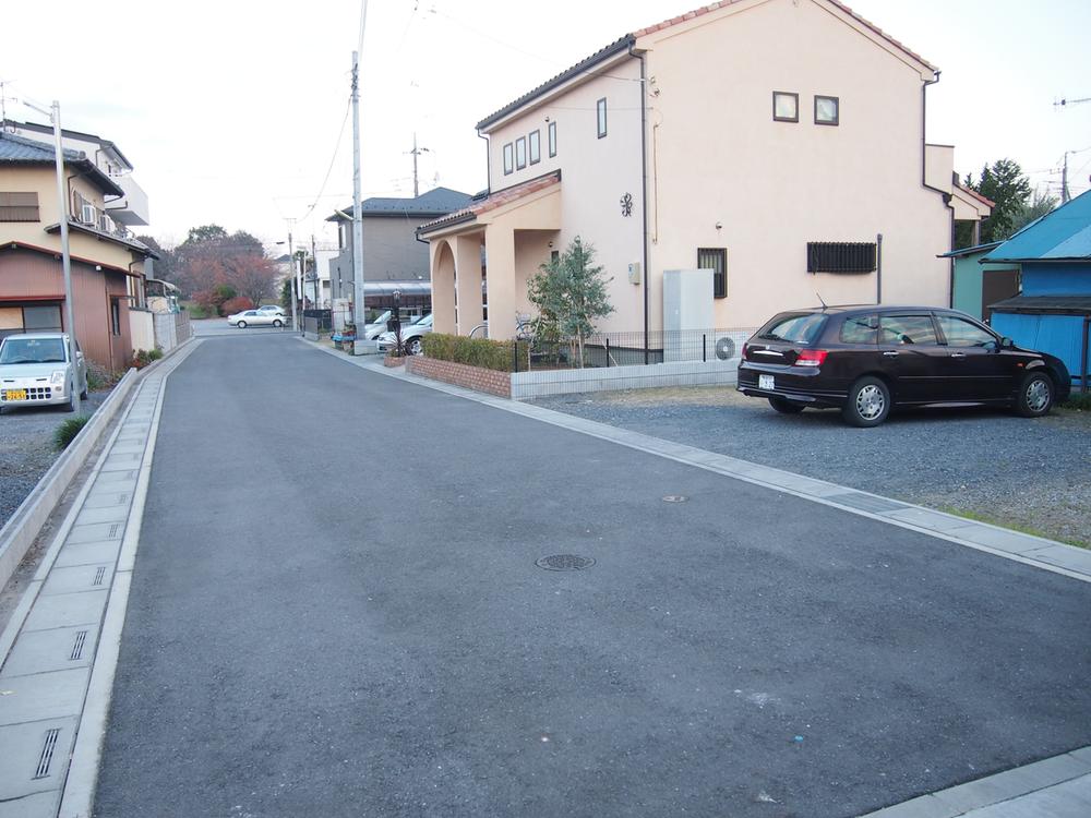 Local photos, including front road. Local is a photo. 