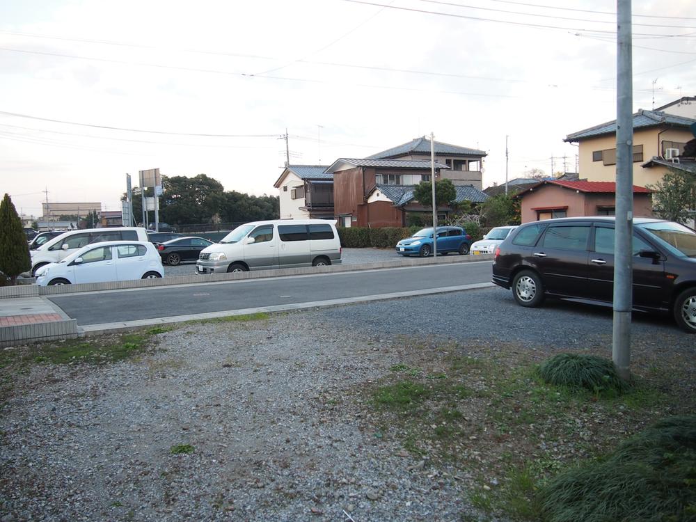 Local photos, including front road. Local is a photo. 