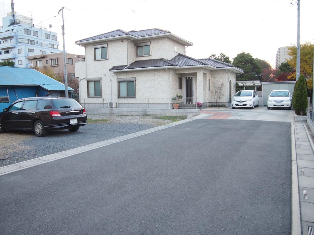 Local photos, including front road. Local is a photo. 