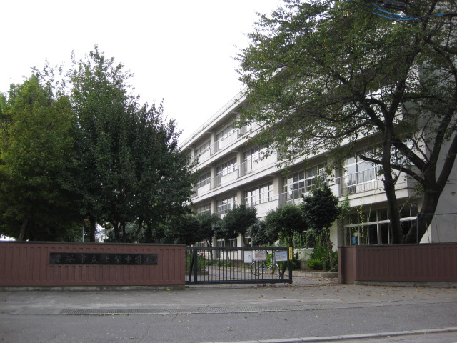 Junior high school. Fukaya Municipal Kamishiba junior high school (junior high school) up to 1121m