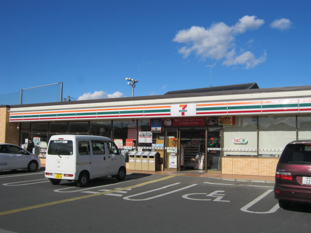 Convenience store. Seven-Eleven (convenience store) to 200m