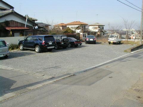 Local photos, including front road. Southeast of the corner lot