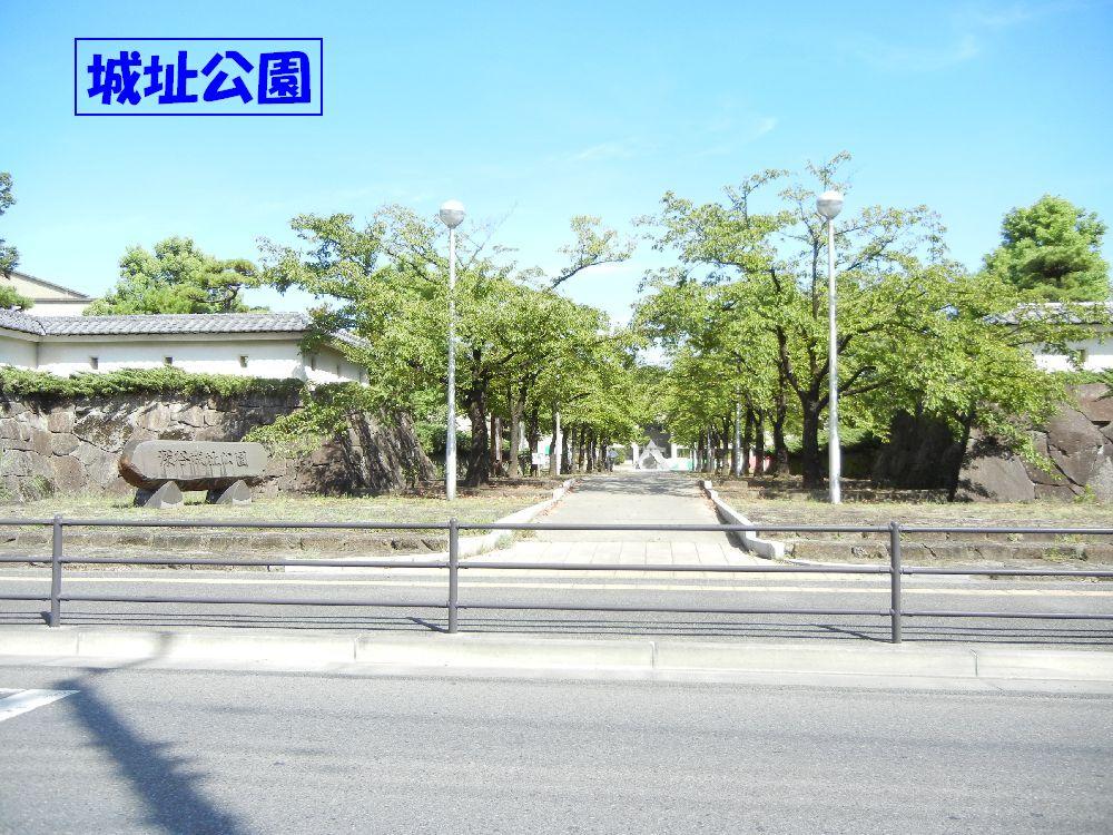 park. Castle Park About 550m