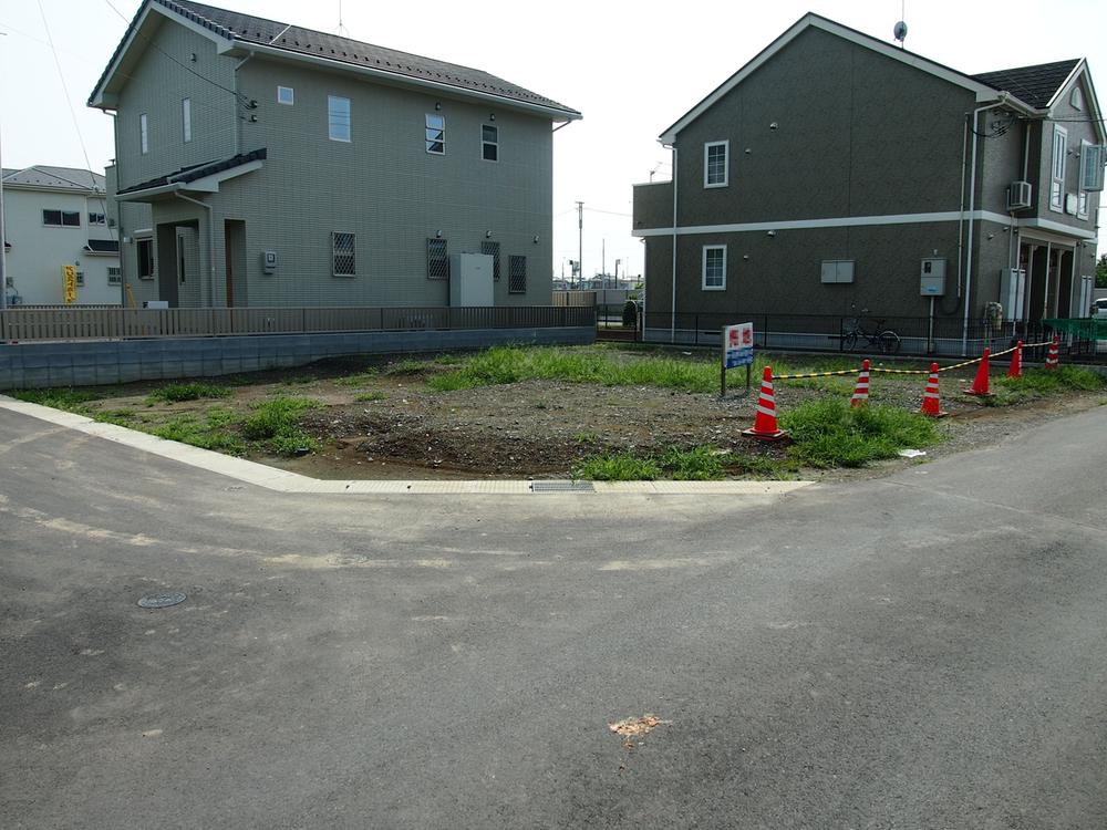 Local land photo. North 4m × east 4.5m corner lot. 