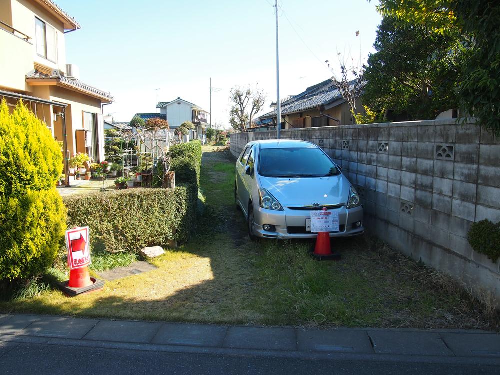 Local photos, including front road. 3m is a passage of width. It is facing the 4.2m public roads. 