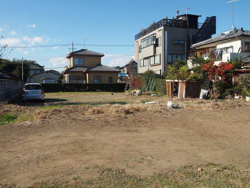Local land photo. There are net 89 square meters. Turning the car on site. 