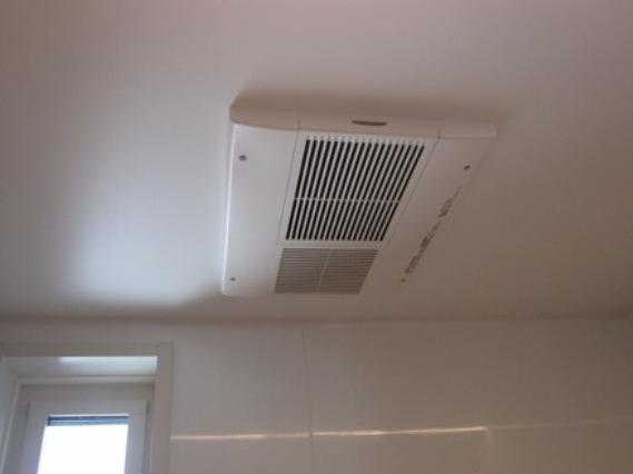 Other Equipment. Blast ・ Air conditioning ・ heating ・ With drying function. Since it has also attached hanger pipe is a big success to dry your laundry on a rainy day. 