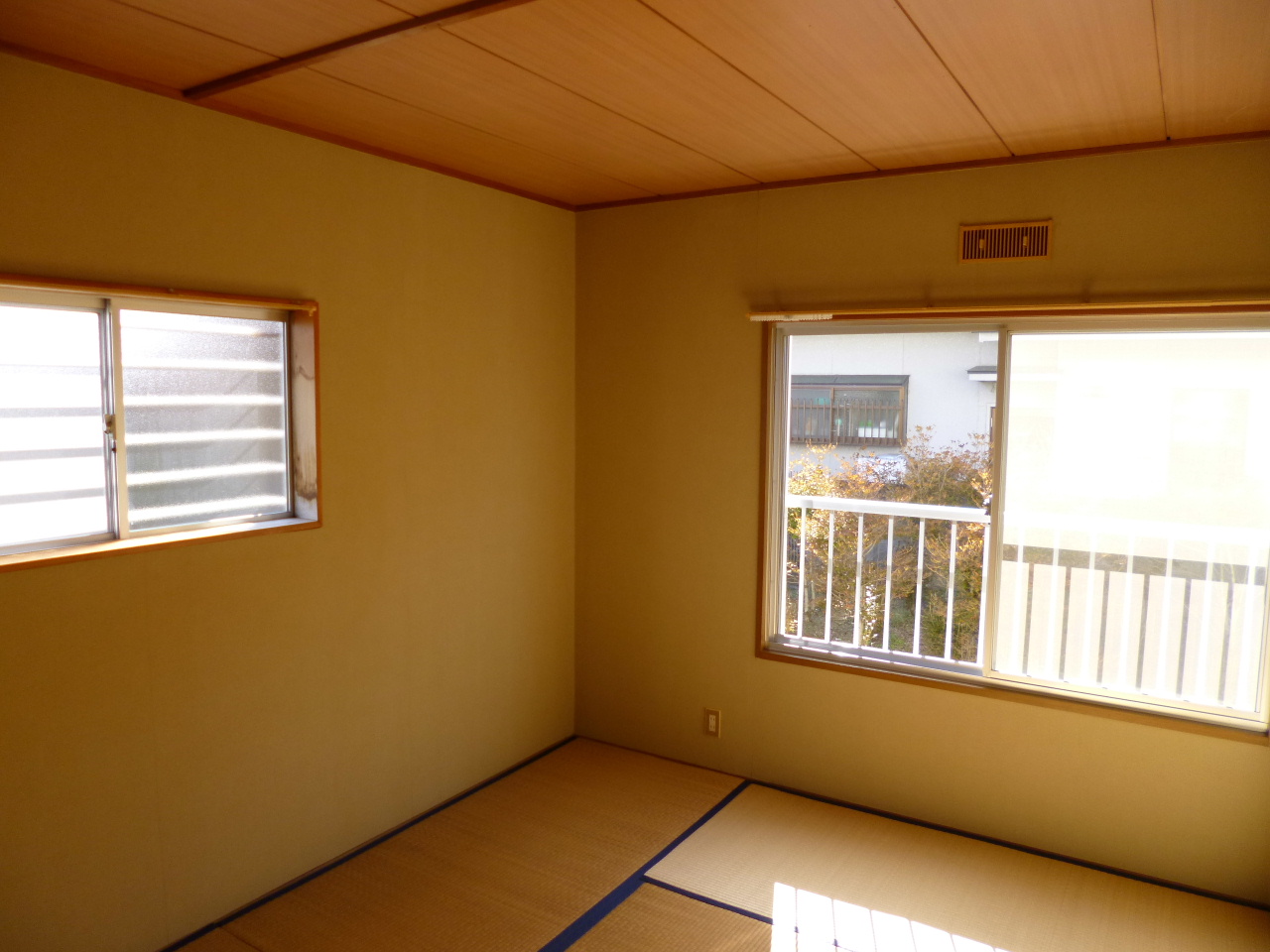 Other room space. Both the room with good per yang