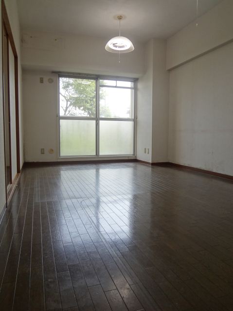 Living and room. Dining table ・ Put sofa