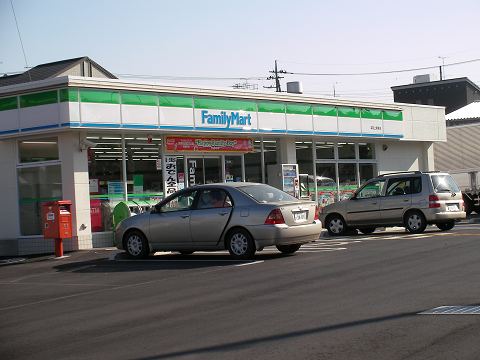 Convenience store. FamilyMart Kumagai Shinbori store up (convenience store) 509m