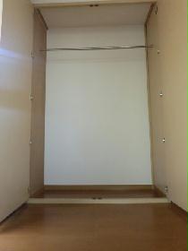 Receipt. Large closet