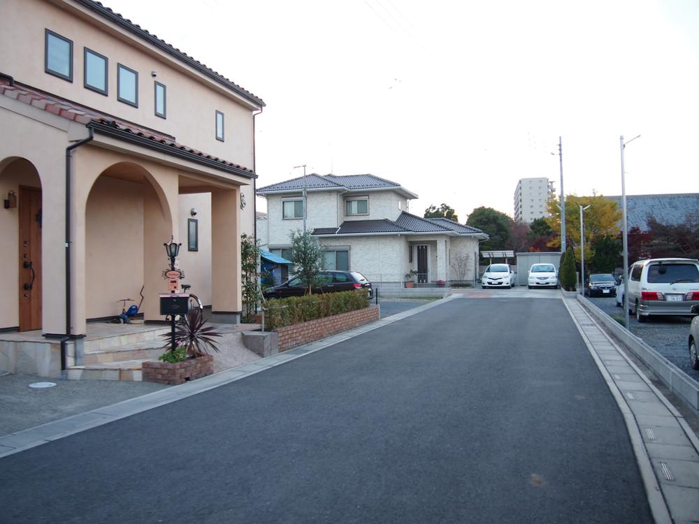 Local photos, including front road. Local is a photo. 