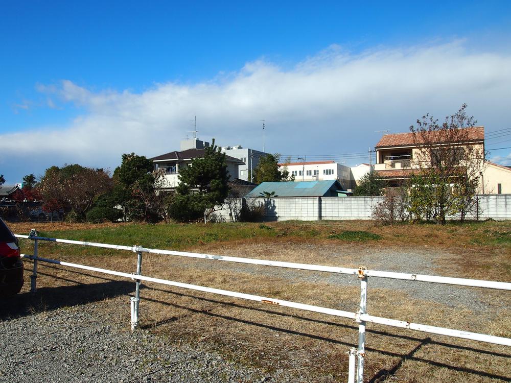 Local land photo. It is a photograph from the south side. There is no obstacle. 