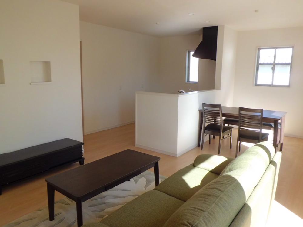 Living.  [Building 3 Living] Living the bright sunshine pours (September 2013) Shooting