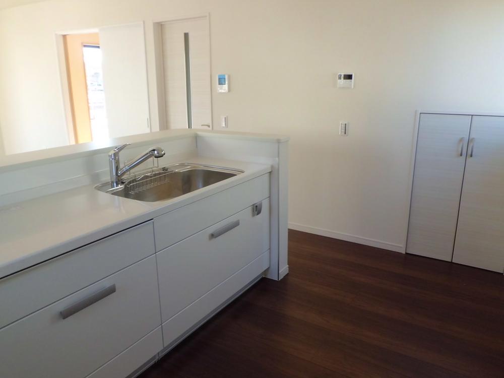 Kitchen.  [4 Building Kitchen] If there happy pantry with (September 2013) Shooting